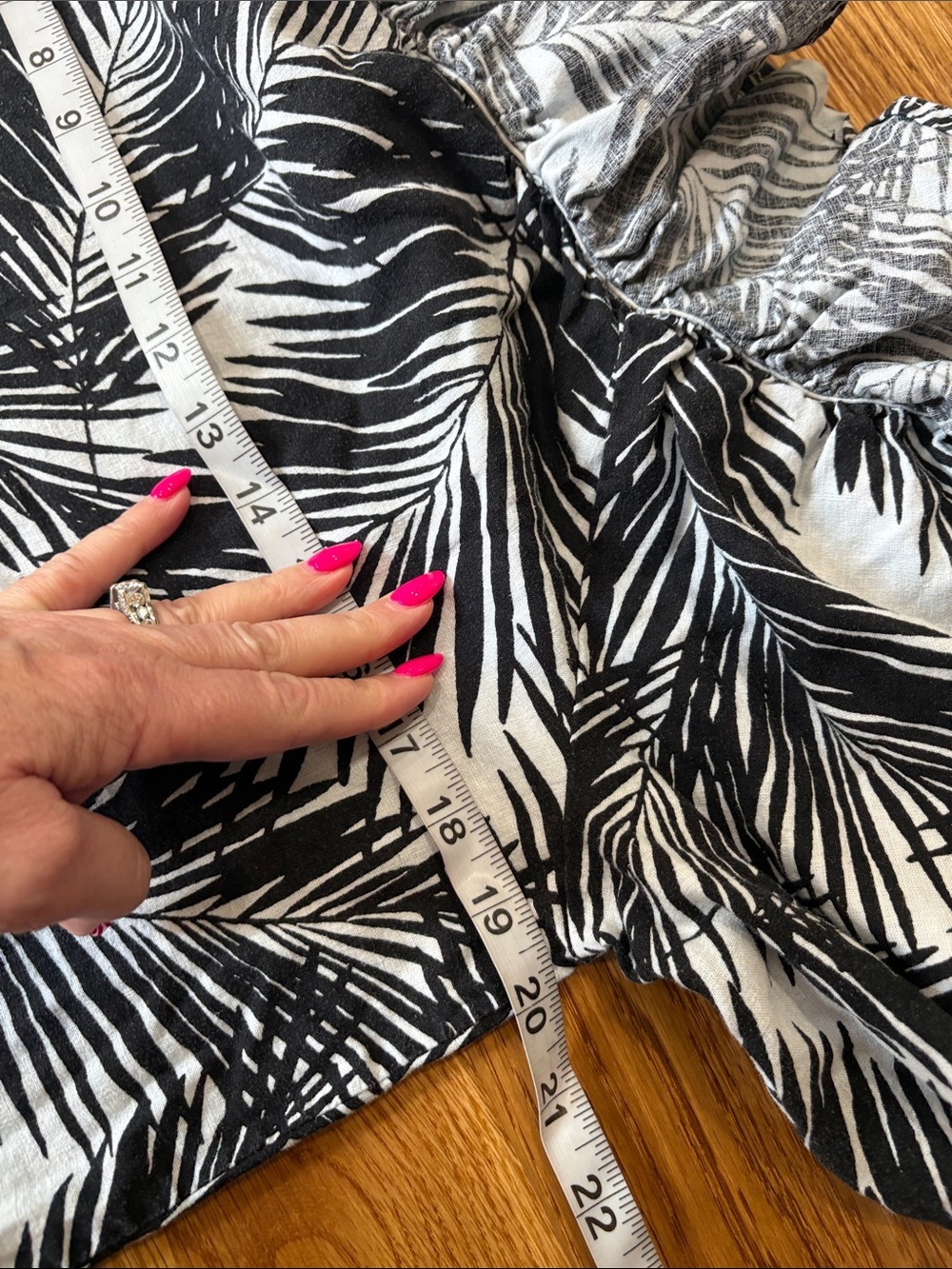 Remi James NYC women’s linen on off Shoulder Black White Palm-Print Top Ruffle L - Picture 9 of 11